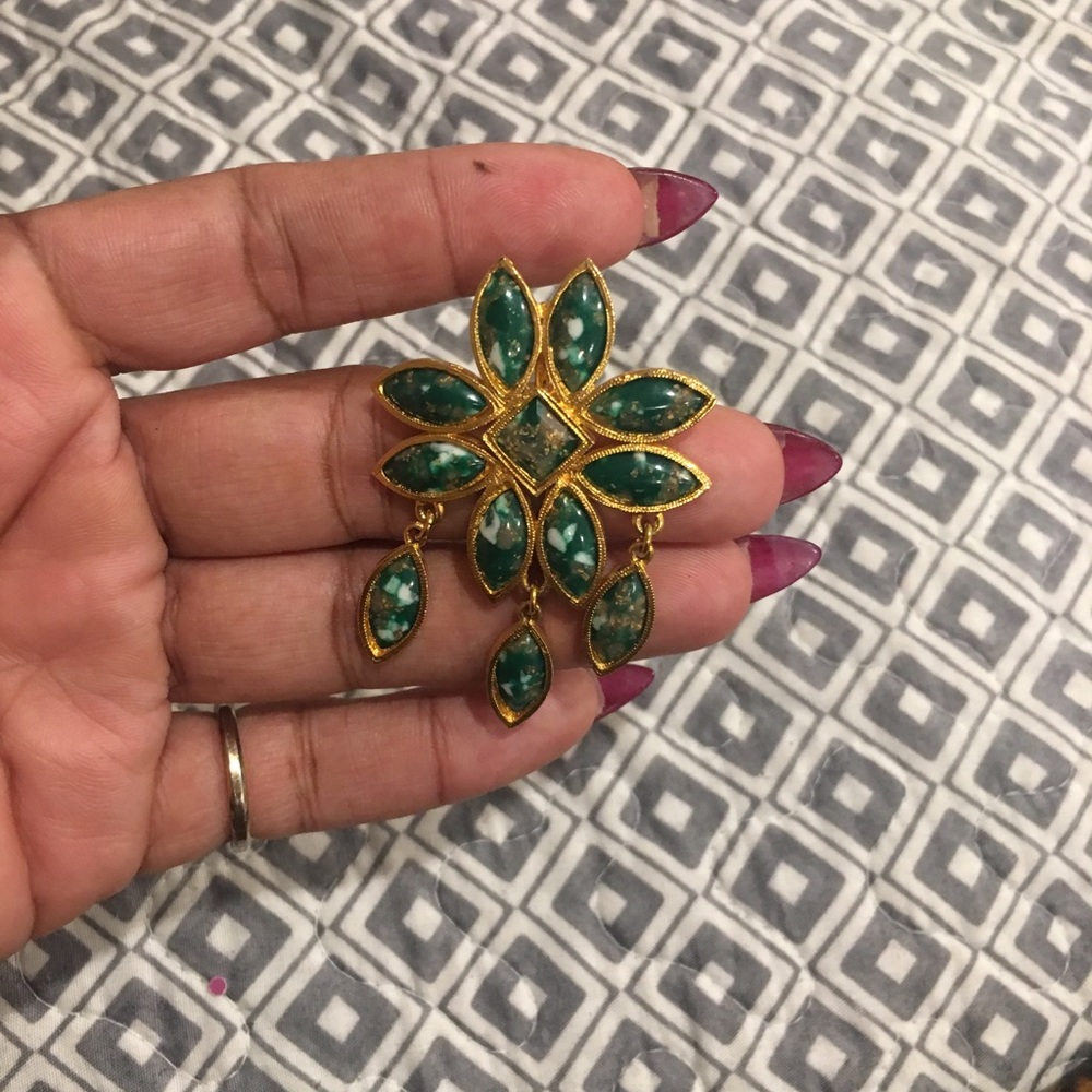 Broaches